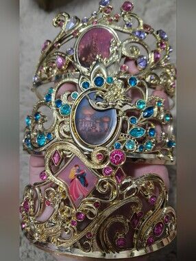 Disney Princess Gold Tone Heavy Crowns (3)